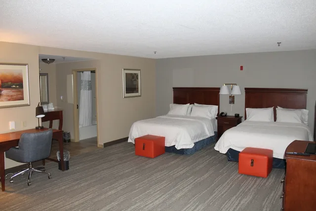 Studio, 2 Queen Beds, Sofa, Hampton Inn Gloucester 1/5