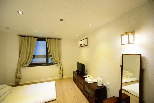Korean, Deluxe, Double Bed، Hotel Graytone Dunsan 5/6