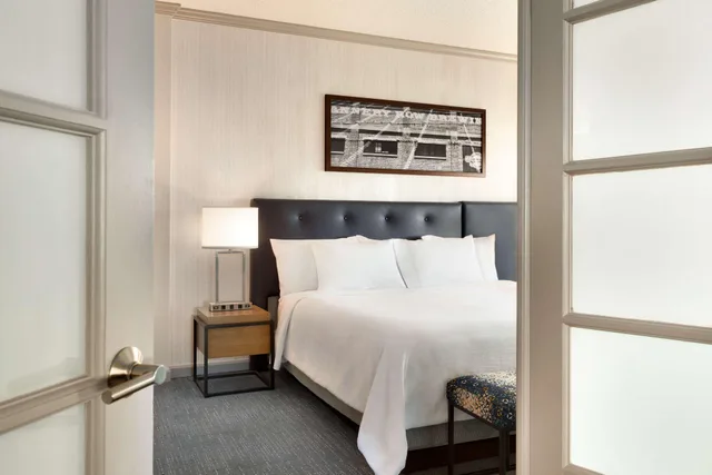 جناح، Embassy Suites by Hilton Monterey Bay Seaside 2/4
