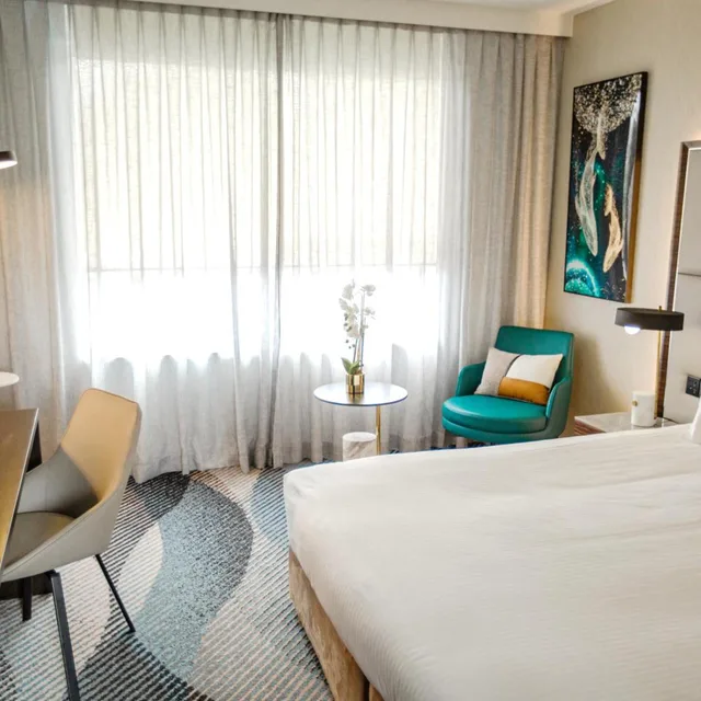 غرفة متصلة بسرير مزدوج وسريرين منفصلين، Royal Pacific Hotel 6/10
