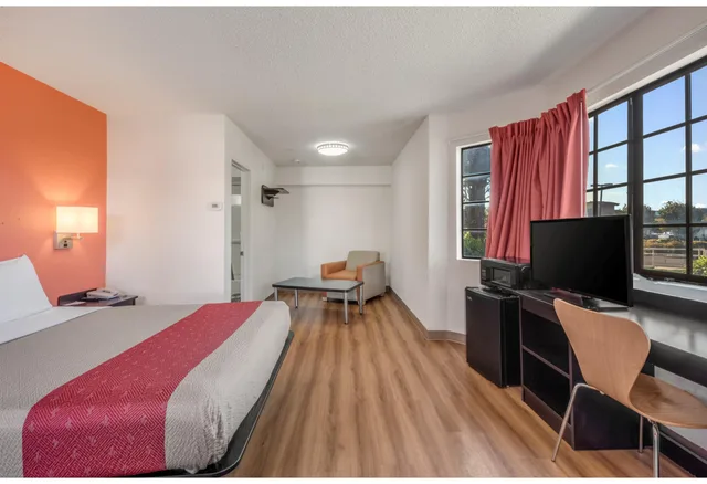 1 Queen Bed - ADA/RI Shower، Motel6 Fairfield, CA - North 2/10