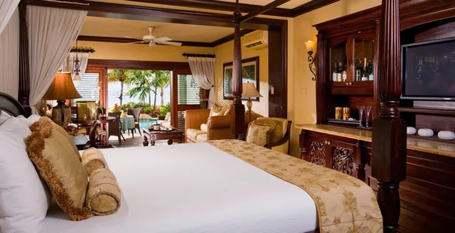 1 Bedroom, Swim Up, Suite, King Bed, Beach Front, Butler، Sandals Negril - Adults Only 1/3