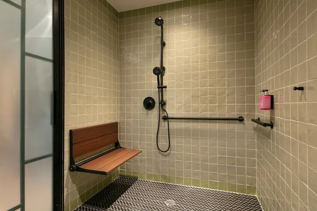 غرفة بسريرين كوين لذوي الإعاقة، Moxy Brooklyn Williamsburg 4/4