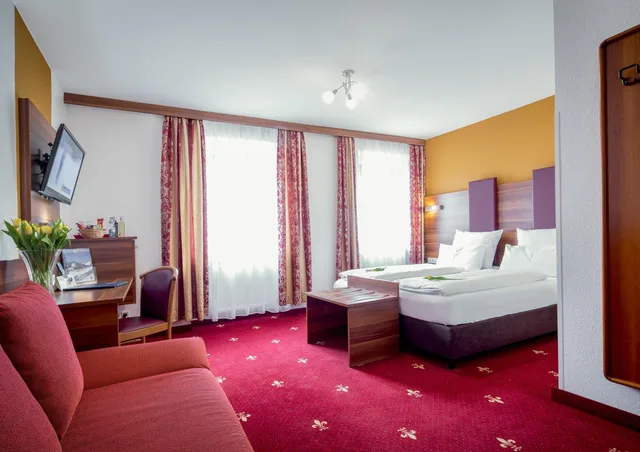 غرفة ثلاثية، Hotel Burgschmiet 3/10