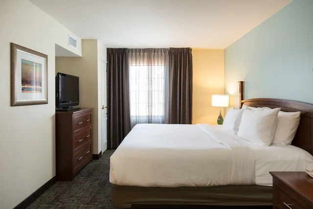 جناح استوديو بسرير كينج بمطبخ لذوي الإعاقة، STAYBRIDGE SUITES COLUMBUS POLARIS 1/8