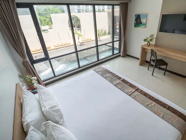 غرفة سوبيريور بسرير كينج بإطلالة على المسبح، Beston Pattaya 10/10