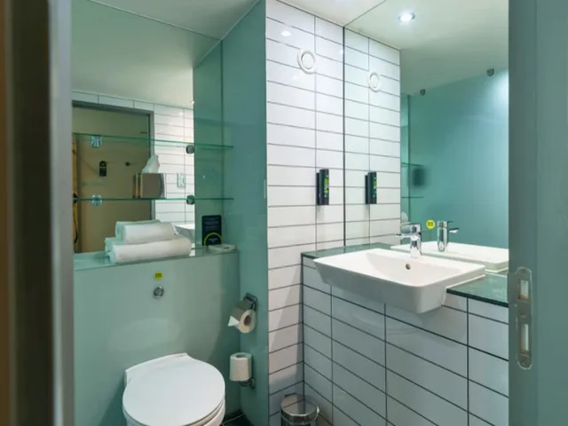 غرفة ثلاثية بسرير مزدوج وسرير فردي، B&B HOTEL Inverness 5/6