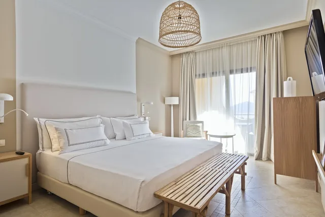 غرفة عائلية بسريرين منفصلين، Melia Villaitana 1/3