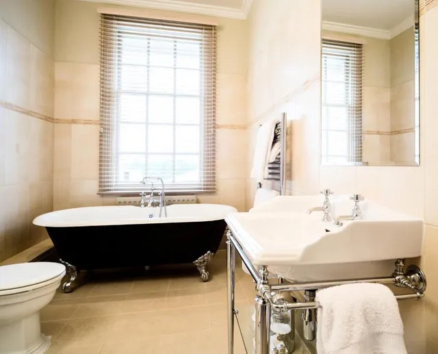 Master, Double Bed, Brockencote Hall Hotel 2/2