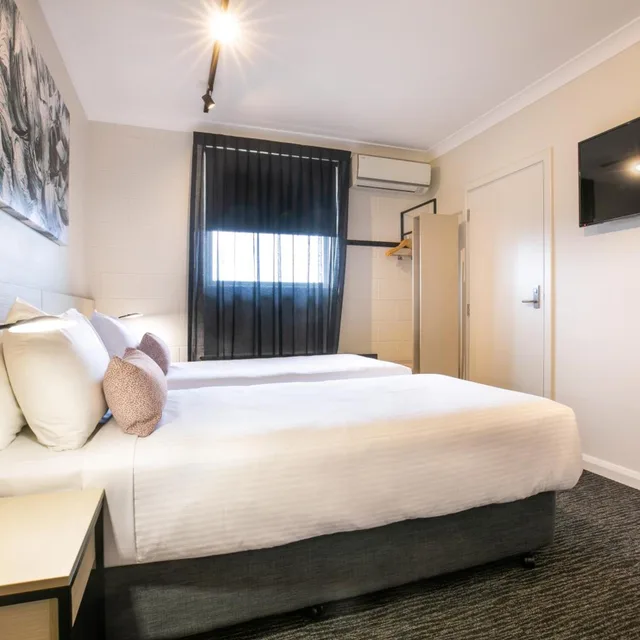 غرفة عائلية بغرفتي نوم، Hendon Hotel 3/10