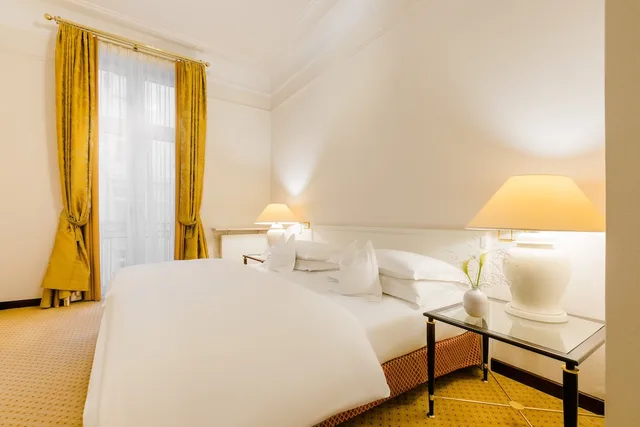 جناح بسرير كينج، Excelsior Hotel Ernst 2/10