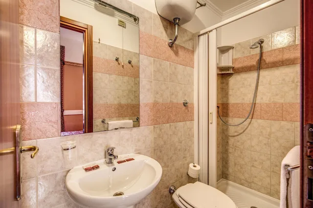 غرفة قياسية رباعية بأسرّة بطابقين، Virginia Hotel 8/10