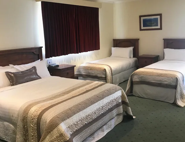 Family, Multiple Beds, Sofa, Balcony، Crystal Inn 1/2