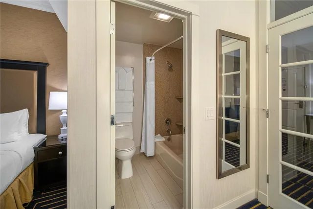 Suite, King Bed, Sofa, Balcony, Best Western Plus Palm Court Hotel 3/3