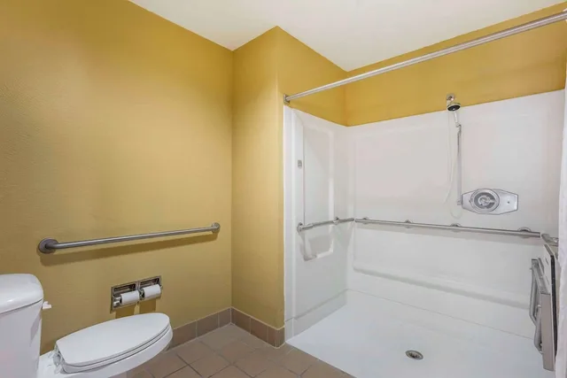 غرفة بسرير كينج لذوي الإعاقة، Comfort Inn Green Valley 4/7
