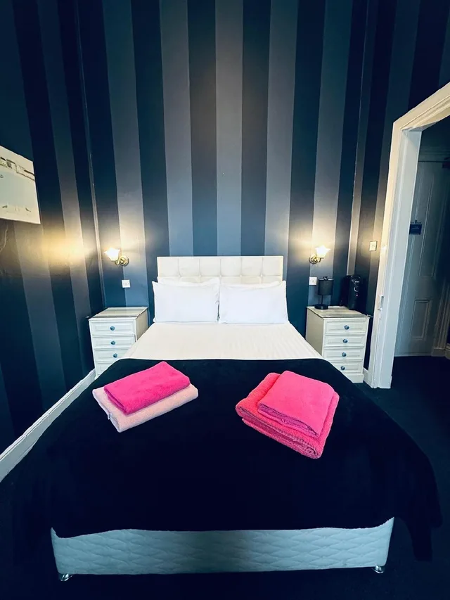 غرفة قياسية، Eliza House 1/1