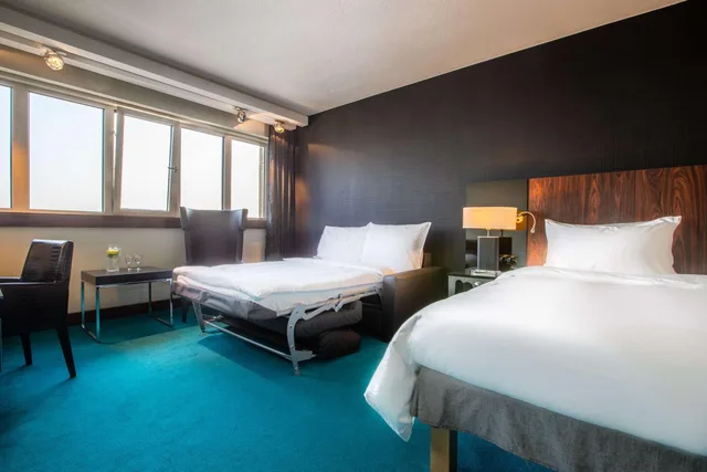 غرفة عائلية بانورامية بسرير فردي بإطلالة، Radisson Blu Hotel Hamburg 5/7