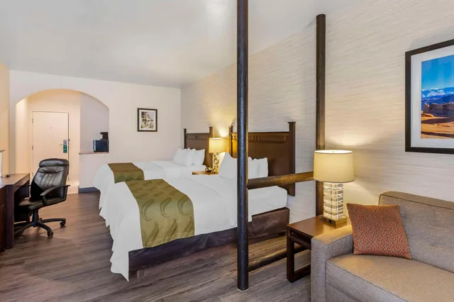 جناح بسرير كوين، Quality Suites Moab near Arches National Park 2/4
