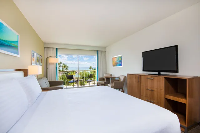 غرفة قياسية بسرير كينج بإطلالة جزئية على البحر، Holiday Inn Resort Aruba-Beach 1/3