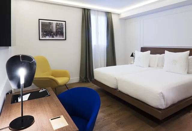 Standard, King Bed, Courtyard View, Hotel One Shot Reina Victoria 7/10