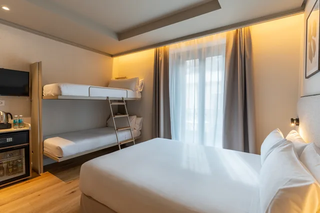 غرفة قياسية رباعية، Petit Palace Preciados 4/10
