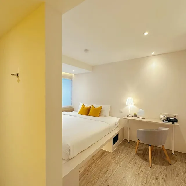 غرفة بسرير كينج، YELLO ROOMS Victory Monument 1/1