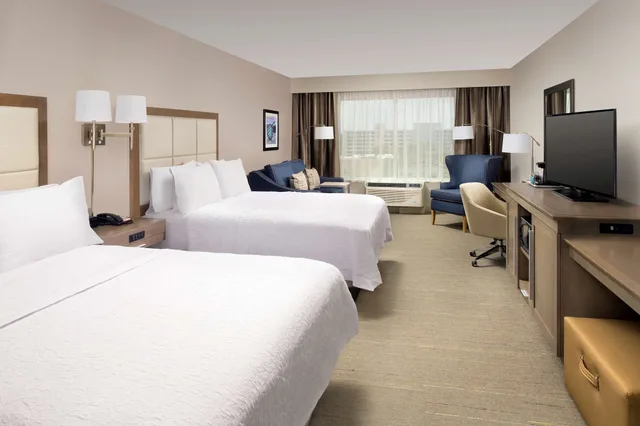 استوديو بسريرين كوين مع أريكة بحوض استحمام لذوي الإعاقة، Hampton Inn Wilmington Downtown 1/2