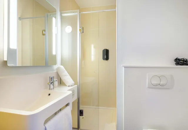 غرفة قياسية بسرير مزدوج، B&B Hotel Cannes La Bocca Plage 4/4