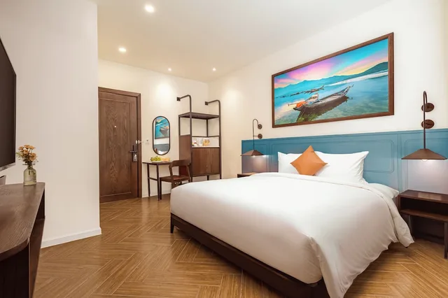 Superior, King Bed, Lumiere Boutique Vy Da 2/10