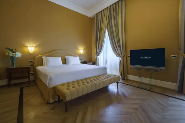 جناح جونيور بسرير كوين بإطلالة على البحر، Eurostars Hotel Excelsior 1/3