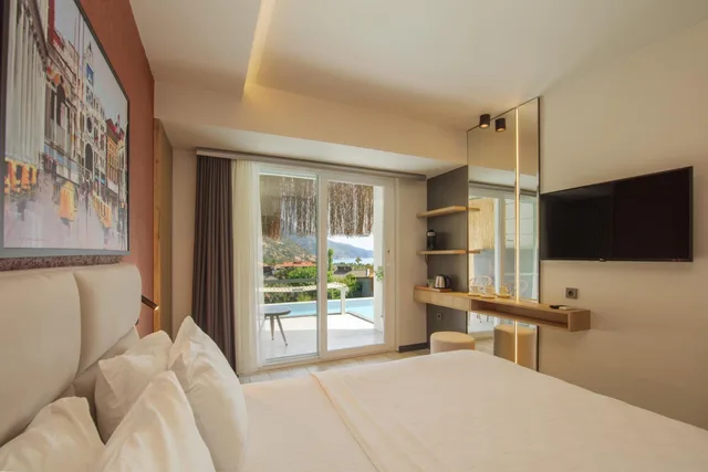غرفة بسرير مزدوج بإطلالة على البحر، Morina Deluxe Hotel 3/4