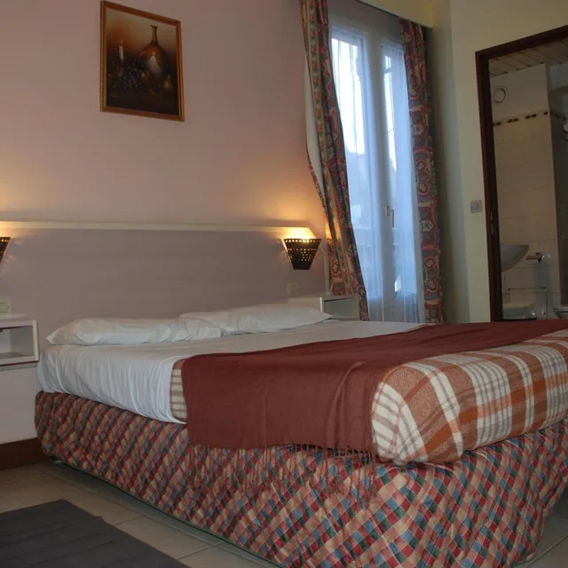 غرفة رباعية، RESIDENCE DE LA TOUR 2/10