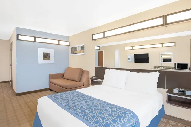 جناح بسرير كوين لذوي الإعاقة، Microtel Inn & Suites By Wyndham Waynesburg 1/10