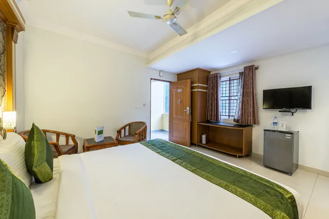 غرفة قياسية بسرير كوين، Treebo Akshaya Lalbagh Inn Bangalore 3/8