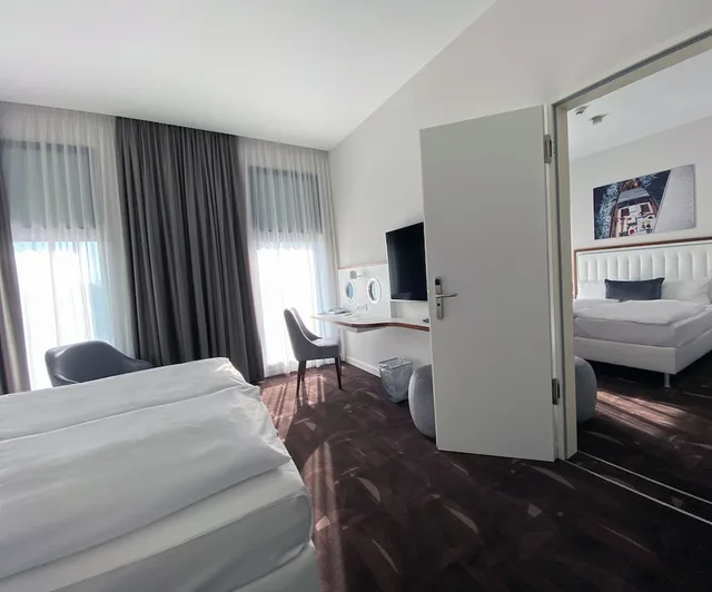 جناح جونيور بسرير مزدوج مع أريكة، Hotel Moa Berlin 1/10