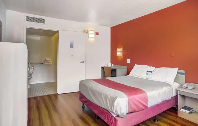 غرفة ديلوكس بسرير كوين للمدخنين، Motel6 Medford, OR 3/7