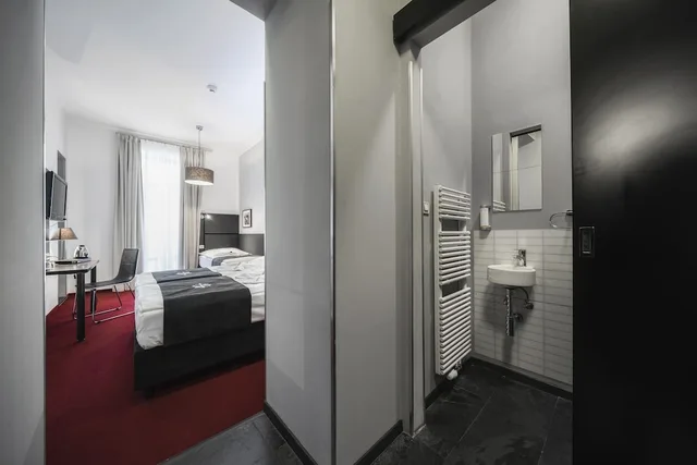 غرفة قياسية ثلاثية بسرير مزدوج وسرير فردي، Hotel Noir 9/9