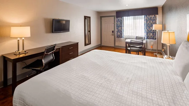 غرفة بسرير كينج بحوض استحمام لذوي الإعاقة، SureStay Plus Hotel by Best Western Hammond 3/4
