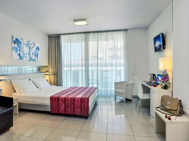 Superior, Twin Beds, Lateral Side Sea View, Terrace، MERCURE RIMINI ARTIS 2/10