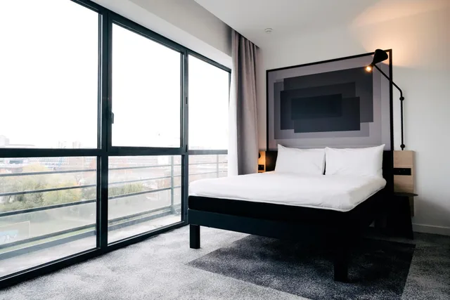 غرفة عائلية بسريرين مزدوجين مع أريكة، ibis Rouen Centre Rive Droite Pasteur 2/4