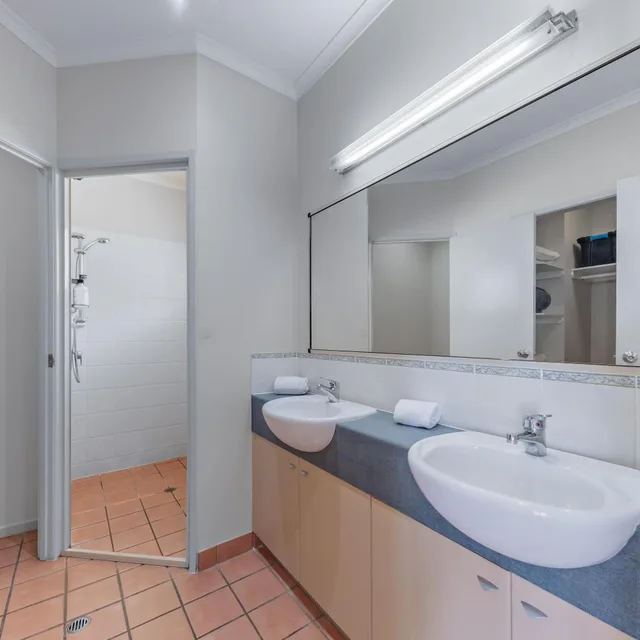 2 Bedrooms, Spa, Penthouse, Marina View, Top Floor، at Boathaven Bay Holiday Apartments 8/9