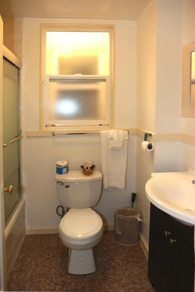غرفة بسرير مزدوج بحمام خاص، Nash Hotel Berkeley 6/9