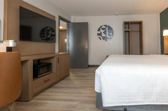Feature, Suite, King Bed، Hotel St Jean 1/9