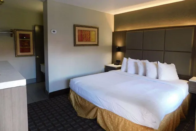 Loft, Suite, King and Queen Bed, Smoking، Days Inn & Suites By Wyndham Downtown Gatlinburg Parkway 3/9