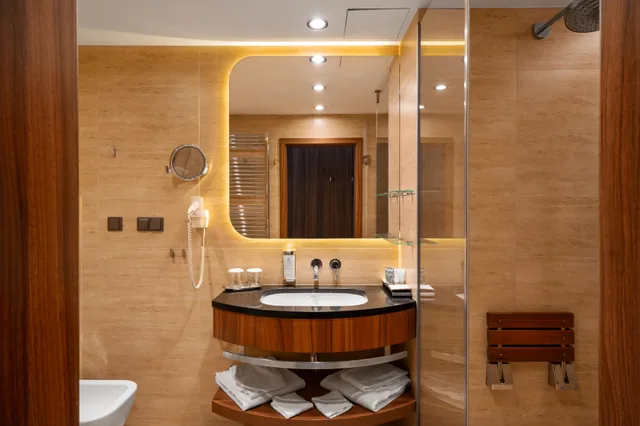 جناح بريميوم، Ensana Esplanade HSH 4/4