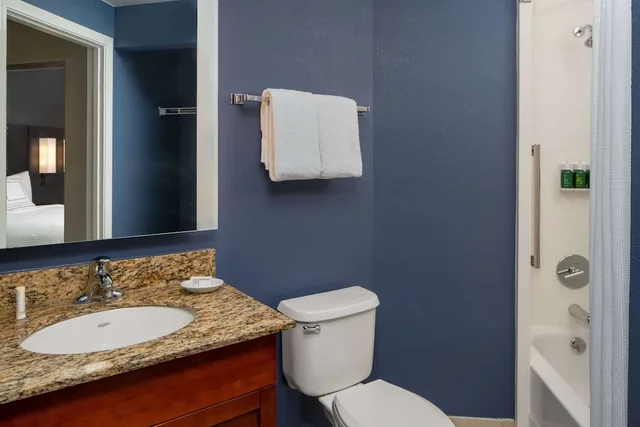 جناح بسريرين مزدوجين بغرفة نوم واحدة مع أريكة، Sonesta ES Suites New Orleans Convention Center 1/2