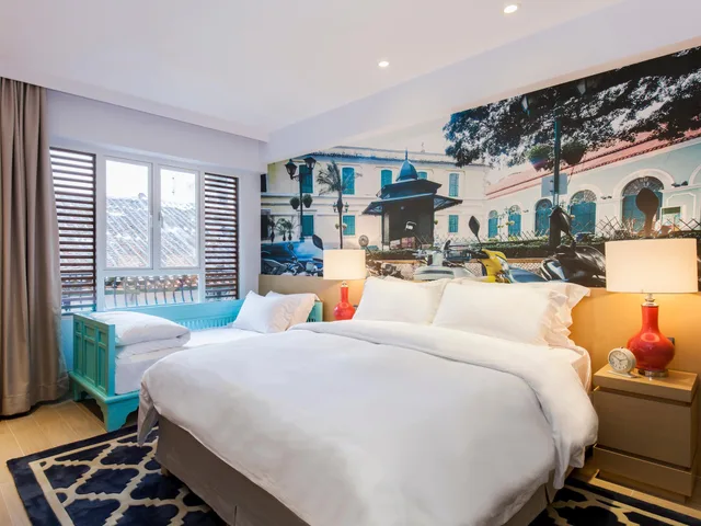 غرفة ثلاثية، Caravel Hotel 1/1