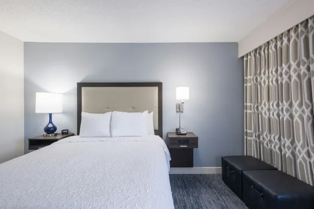 غرفة بسرير كوين، Hampton Inn Mount Airy 3/3