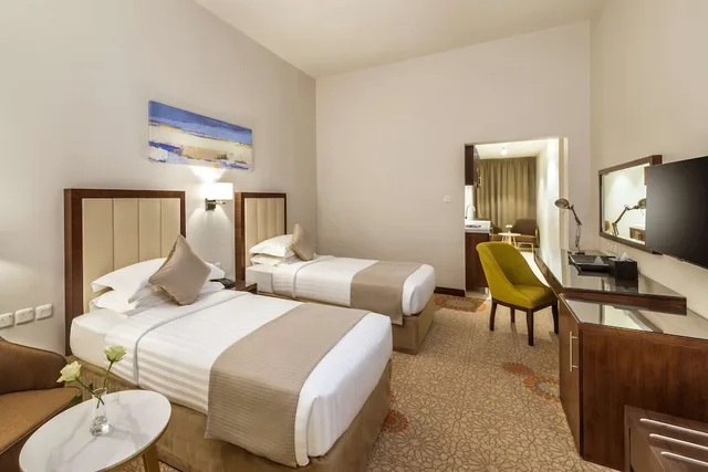 غرفة سوبيريور بسريرين منفصلين بإطلالة على المدينة، بست ويسترن بلس القريات سيتي سنتر(Best Western Plus Al Qurayyat City Center) 5/6