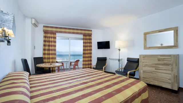 استوديو بإطلالة جزئية على البحر، Hotel Apartamentos Bajondillo 1/5